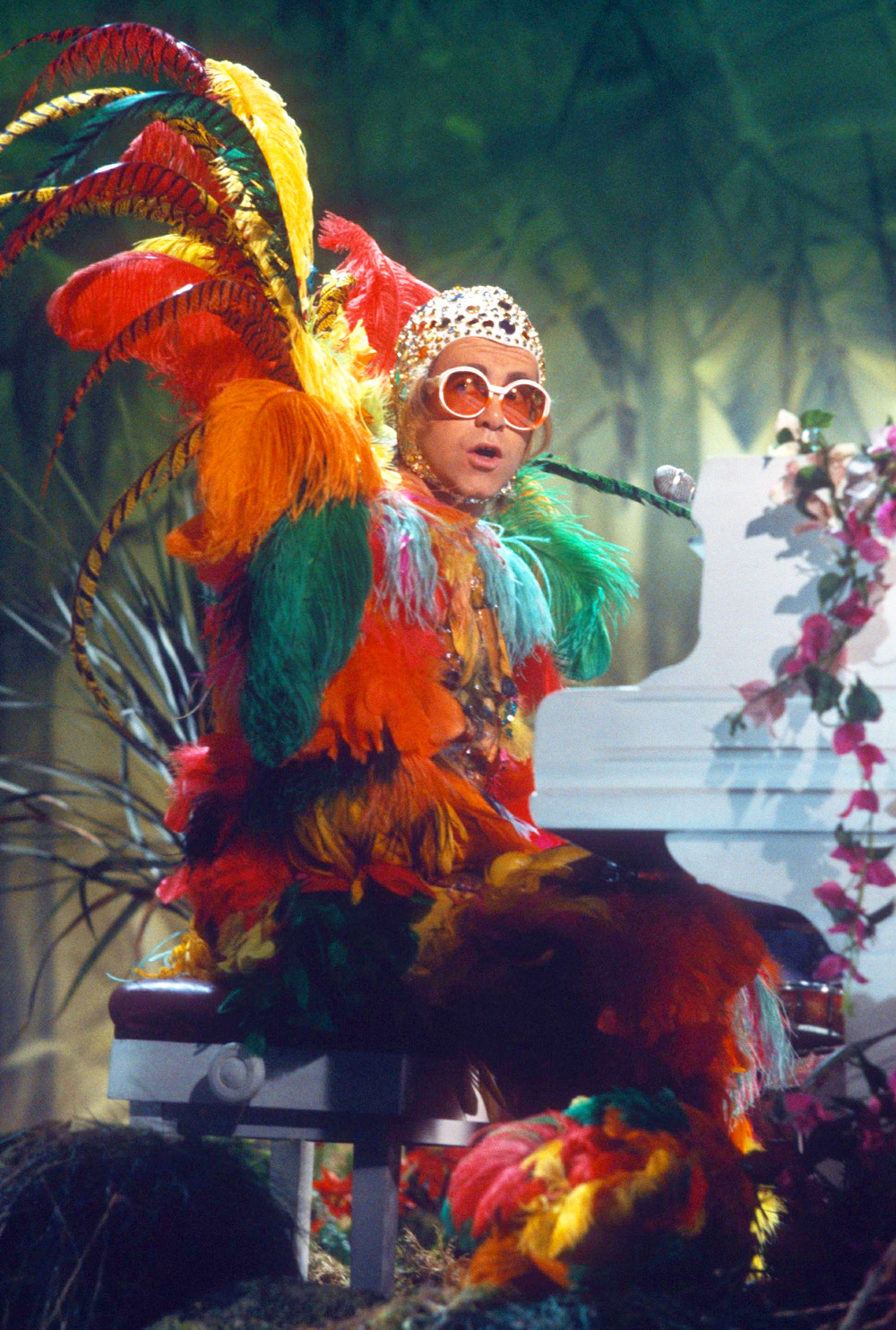 Elton-John-Best-Outfits-5.jpg